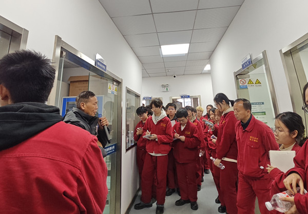 校企協(xié)同育新才 共繪環(huán)保新藍(lán)圖——長(zhǎng)江大...